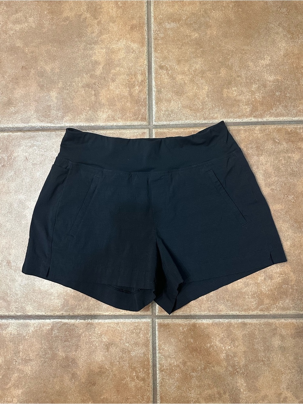 Athleta Black Trekkie North Shorts Womens Size 6 Hiking Outdoor Activewear